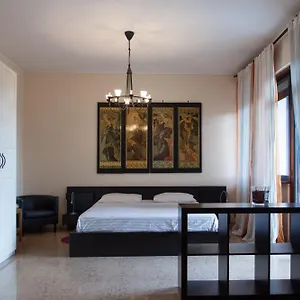 Santa Croce 2*, Roma Italia